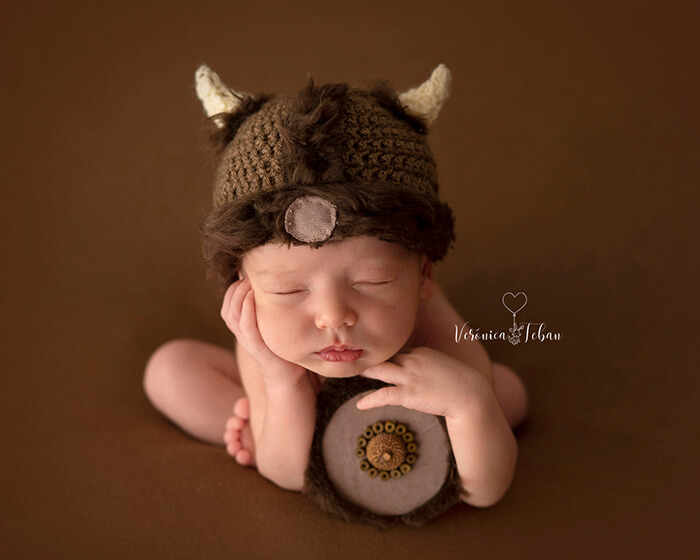 Un bebé Vikingo. Nueva Sesión Temática Newborn en tonos tierra